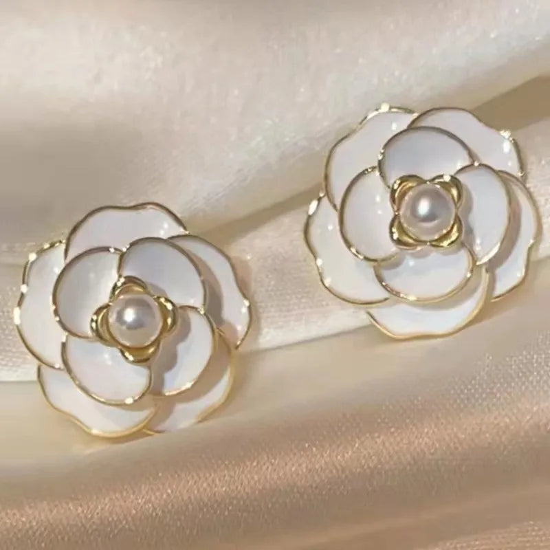 New Fashion Camellia Flower Stud Earring White Black Enamel Oil Pearl Earrings for Women Party Elegant Jewelry Girls Gifts