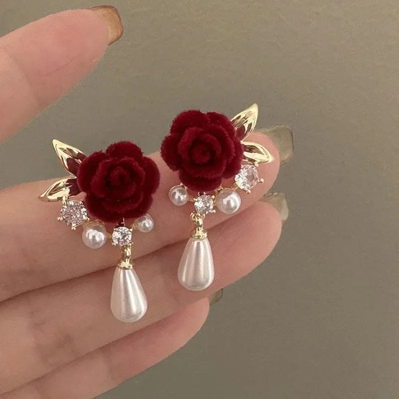 New Wine Red Velvet Rose Pearl Earrings for Women Vintage Red Rose Elegant High-end Studs Earrings Jewelry Accessories серьги