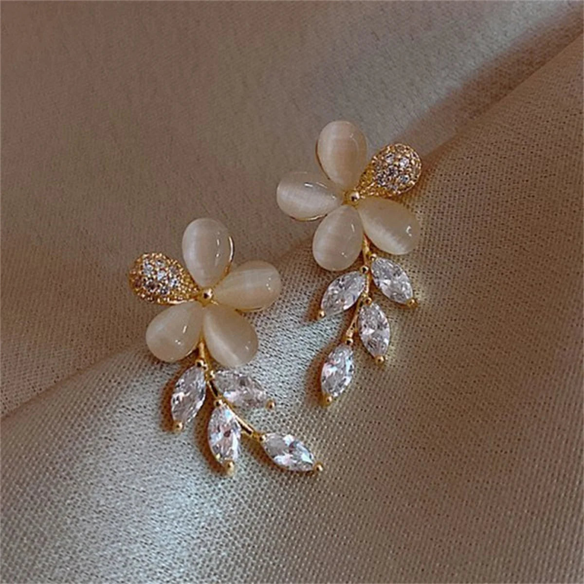 Exquisite Opal Flower Stud Earrings For Women Korean Shiny Crystal Imitation Pearl Floral Leaves Earring Wedding Party Jewelry