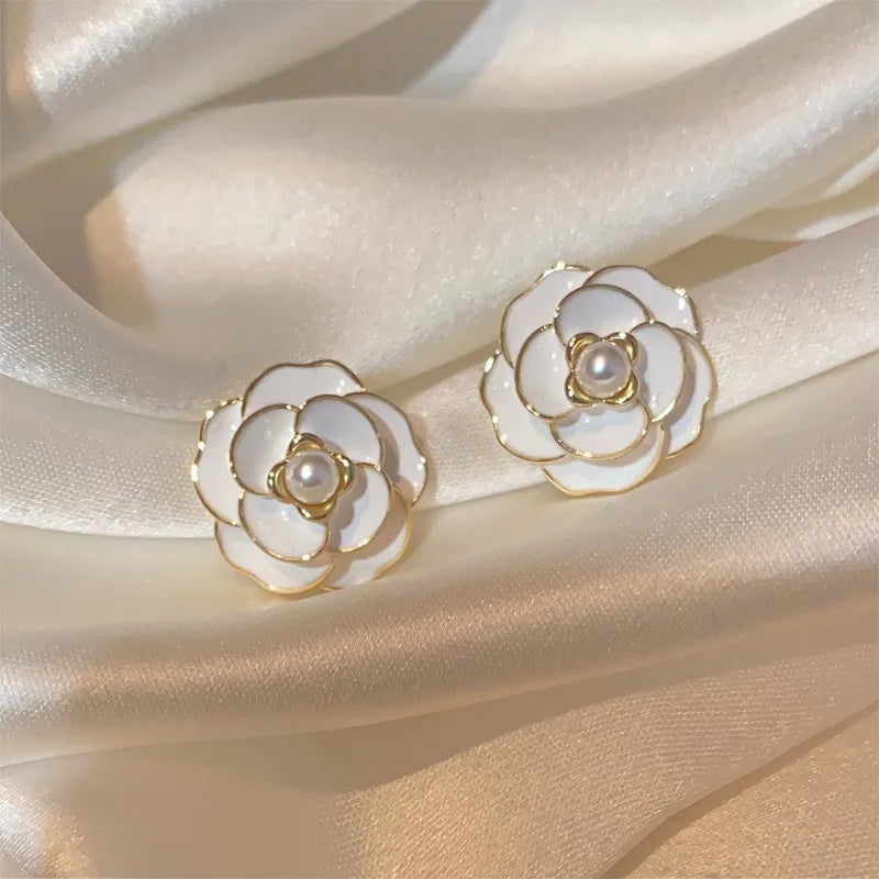 New Fashion Camellia Flower Stud Earring White Black Enamel Oil Pearl Earrings for Women Party Elegant Jewelry Girls Gifts