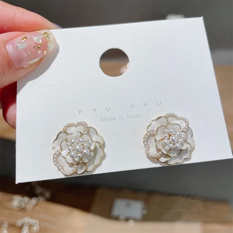 New Fashion Camellia Flower Stud Earring White Black Enamel Oil Pearl Earrings for Women Party Elegant Jewelry Girls Gifts