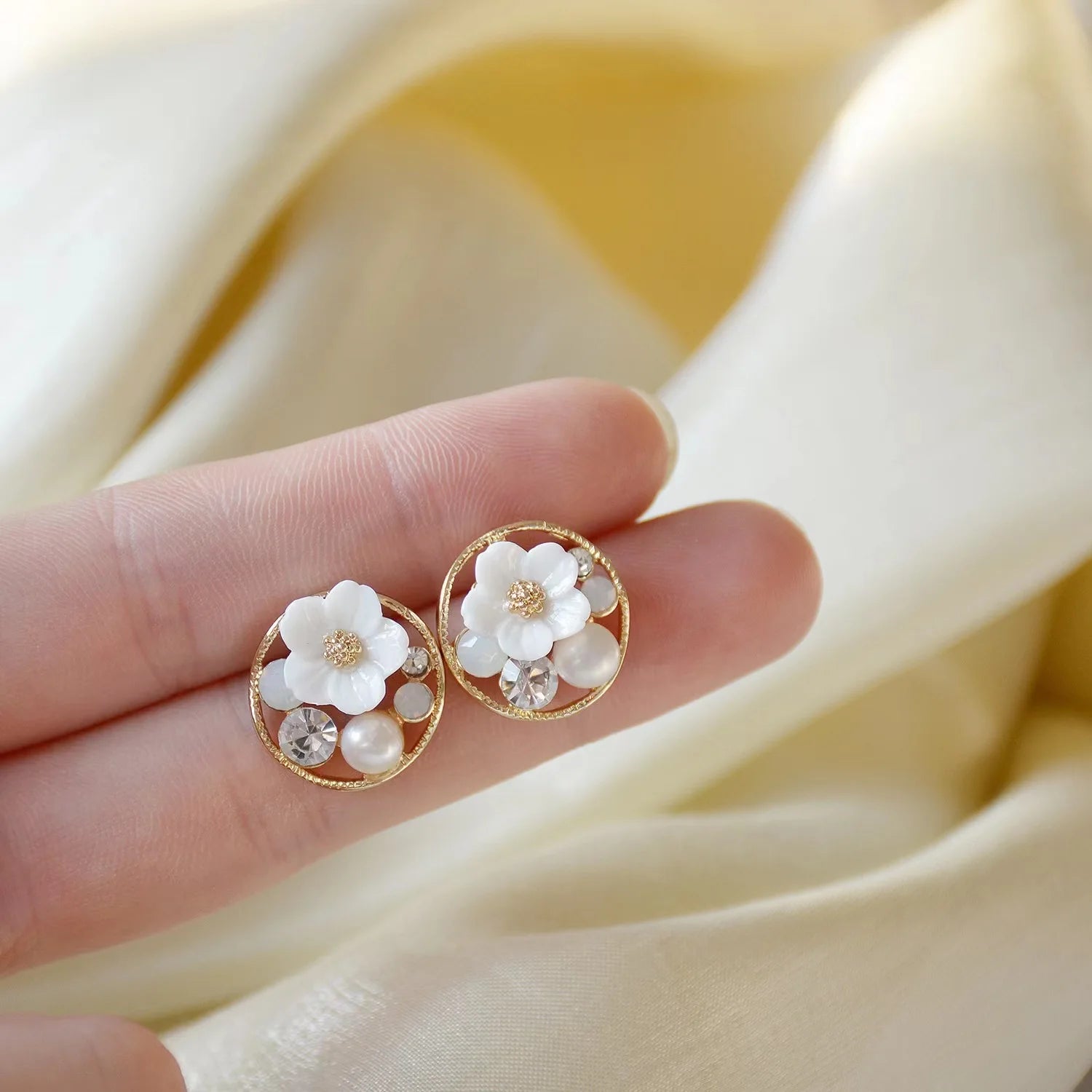 Hollow Y2k Pink Crystal Flower Pearl Ear Studs Summer New Arrival  Korean Fashion Luxury Hoop Earrings For Women Jewelry Gift