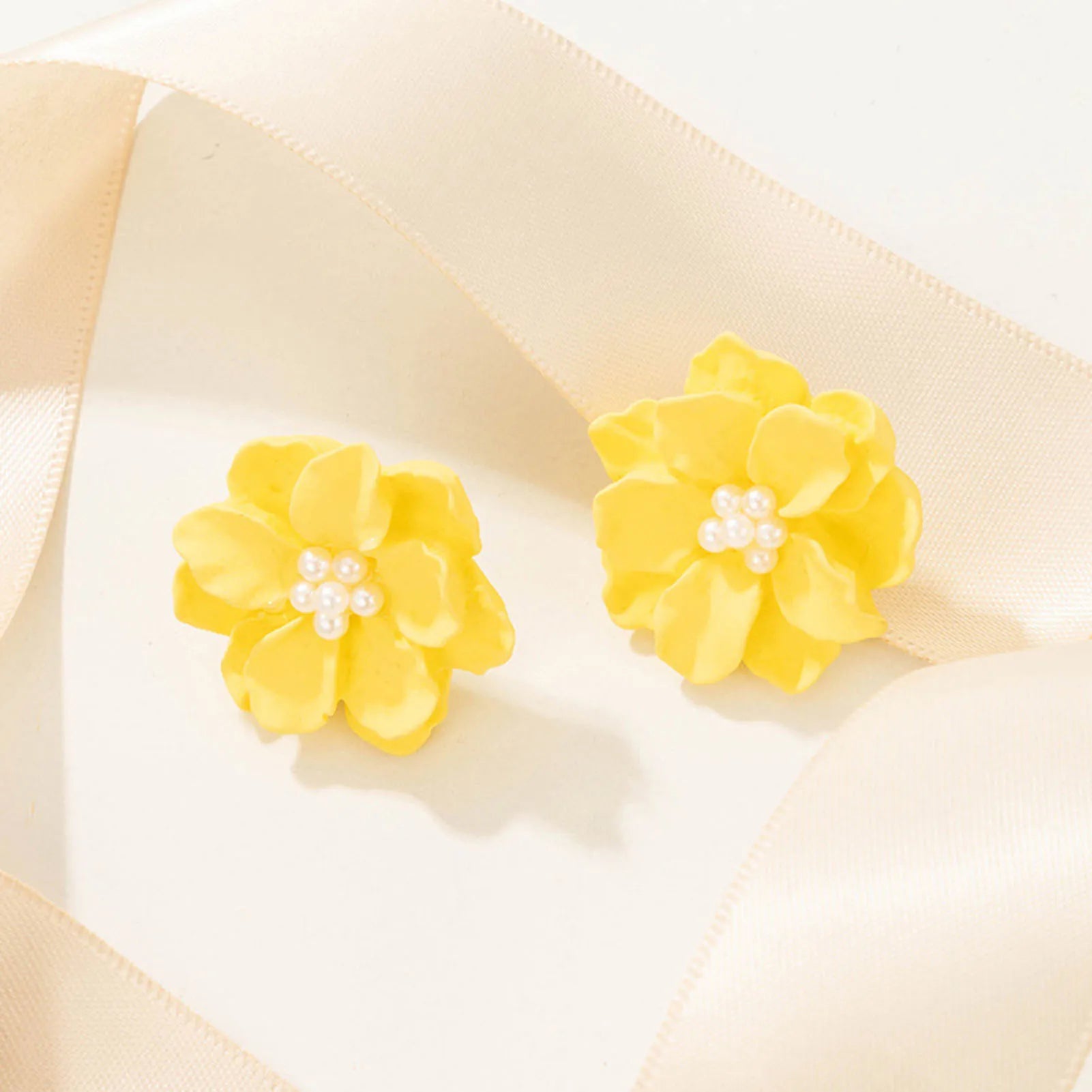 Trendy Camellia Stud Earring Exaggerated Versatile Flower Earrings For Women Summer Outdoor Ear Decoration Accessories 1 Pair