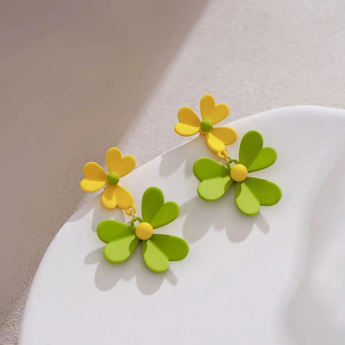 Green Flower Stud Earrings Crystal Dangle Earrings for Women Cute Zircon Flower Clip Light Luxury Casual Party Jewelry Gifts
