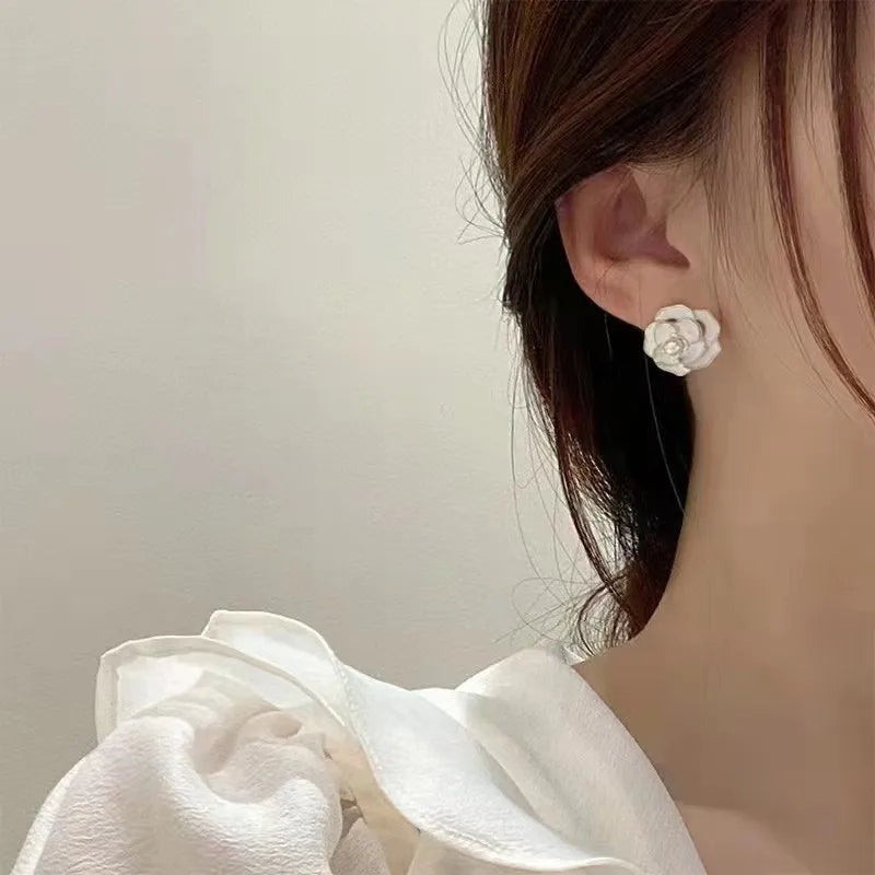 New Fashion Camellia Flower Stud Earring White Black Enamel Oil Pearl Earrings for Women Party Elegant Jewelry Girls Gifts