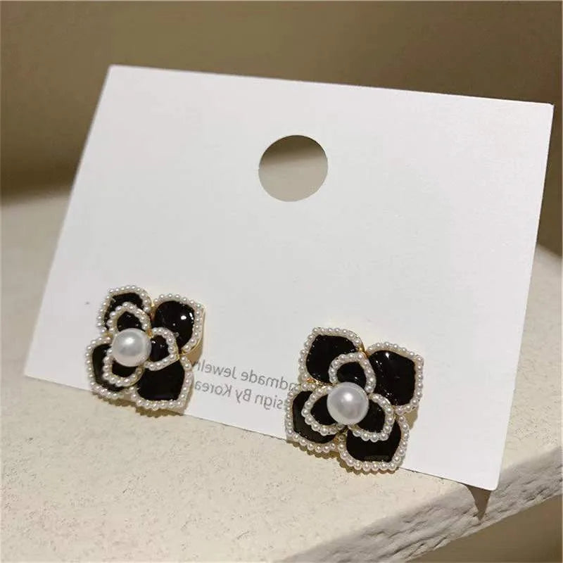 New Fashion Camellia Flower Stud Earring White Black Enamel Oil Pearl Earrings for Women Party Elegant Jewelry Girls Gifts