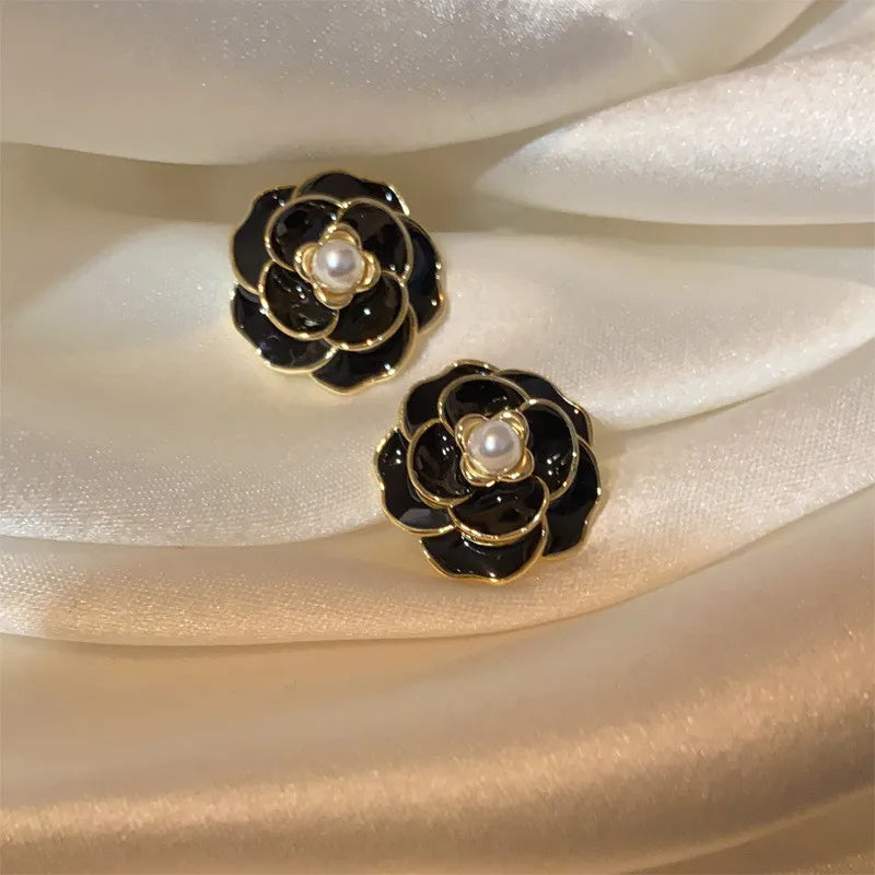 New Fashion Camellia Flower Stud Earring White Black Enamel Oil Pearl Earrings for Women Party Elegant Jewelry Girls Gifts